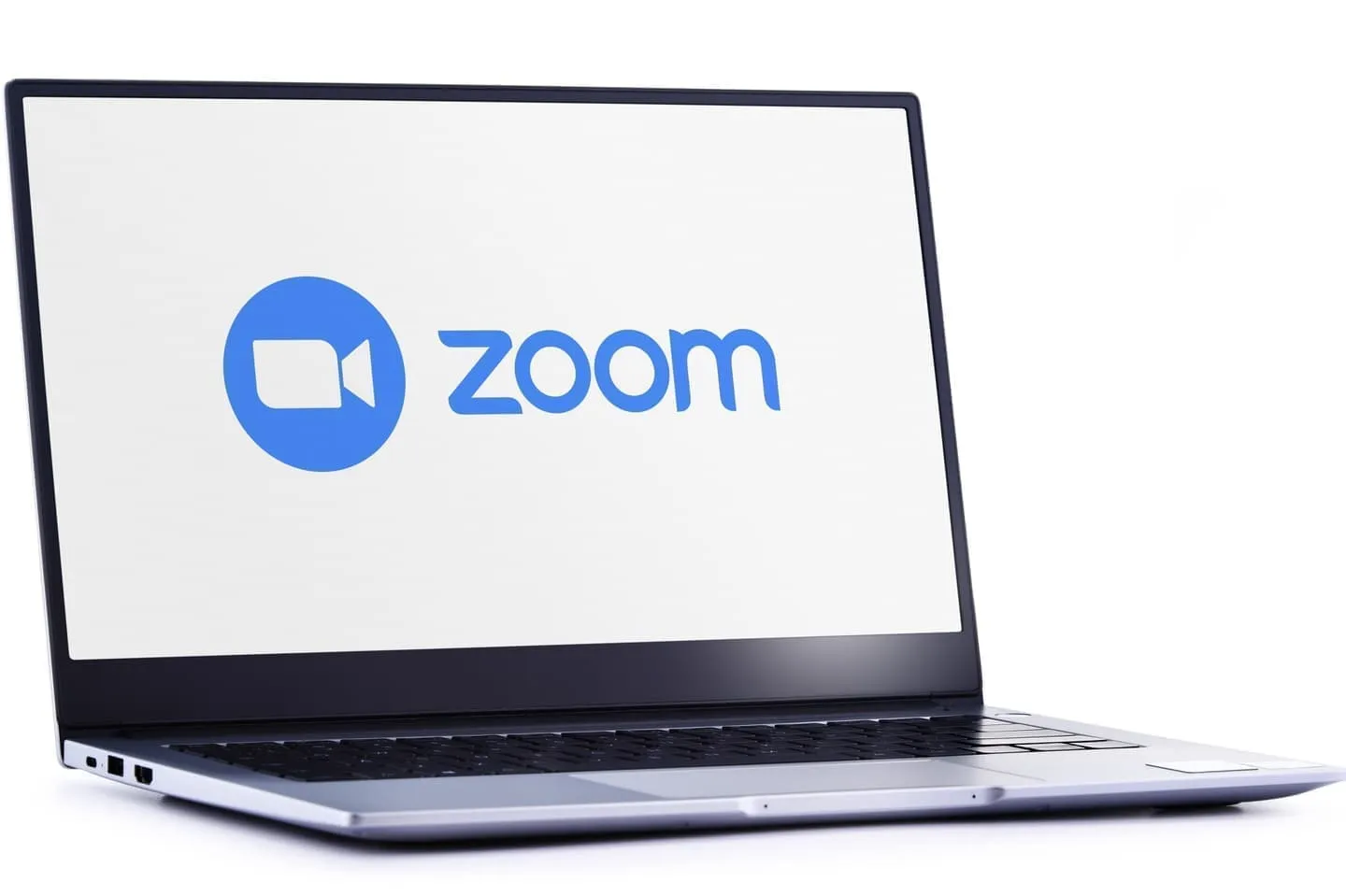 ZOOM のロゴを表示したノートパソコン